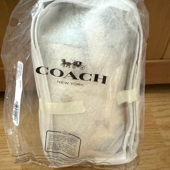 ❤️ Coach Phone Crossbody Bag With Heart Print main image 6